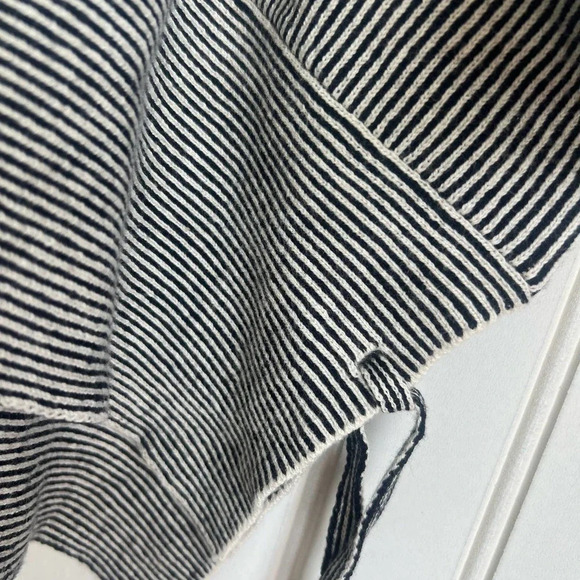 CAbi #3526 Gray Cupid’s Cardigan Knit Sweater Women’s Size XXS - Picture 6 of 6